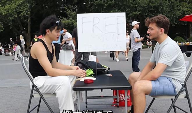 国街头算卦爆红精准度让老外直呼OMG开元ky棋牌神秘的东方力量！网友在美(图8)